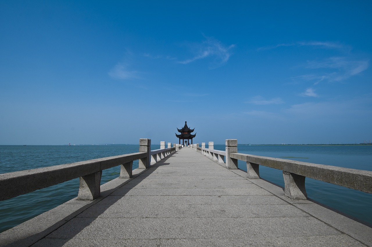 实时追踪台风烟花，狂飙而来，影响全城！——精准路径解析与防范指南